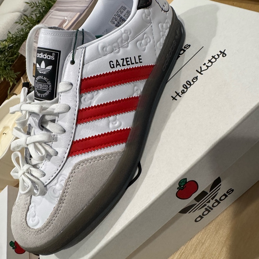 Adidas Gazelle Hello Kitty